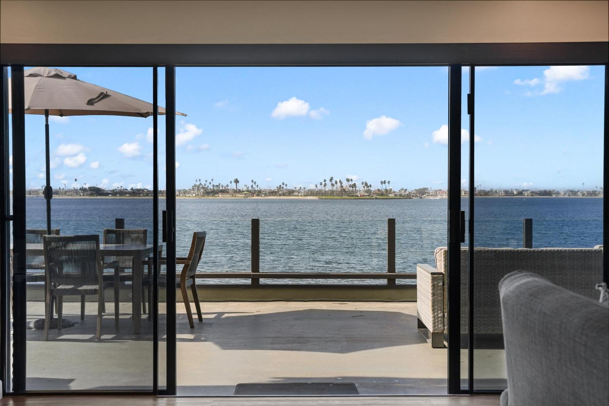 Mission Bay Dreams - W Bay Access, Parking, Pool & Holiday home